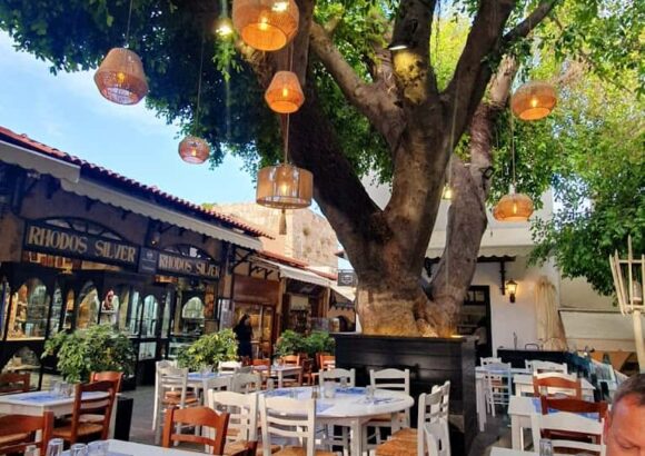 ΦΙΛΙΠΠΟΣ ΑΡΙΣΤΙΔΟΥ – ΚΑΜΠΟΥΡΟΠΟΥΛΟΣ – FILIPPOS RESTAURANT OLD TOWN – ΕΣΤΙΑΤΟΡΙΟ – ΡΟΔΟΣ ΔΩΔΕΚΑΝΗΣΩΝ