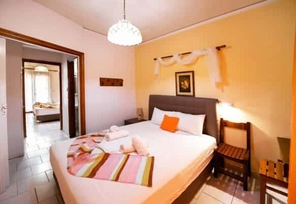 LEFKAS VILLAS-ΕΝΟΙΚΙΑΖΟΜΕΝΑ ΔΩΜΑΤΙΑ ΚΑΜΠΟΣ ΛΕΥΚΑΔΑΣ-ΜΙΓΚΟΥ Χ ΕΙΡΗΝΗ