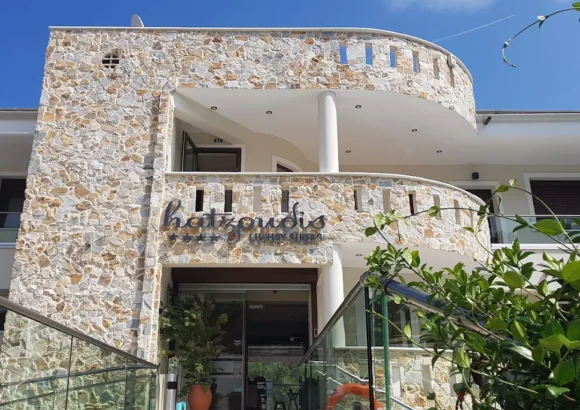 HATZOUDIS LUXURY SUITES – ΛΑΣΚΑΡΙΝΑ ΧΑΤΖΟΥΔΗ ΜΟΝ ΕΠΕ – ΞΕΝΟΔΟΧΕΙΟ – ΧΡΥΣΗ ΑΜΜΟΥΔΙΑ ΘΑΣΟΣ ΚΑΒΑΛΑΣ