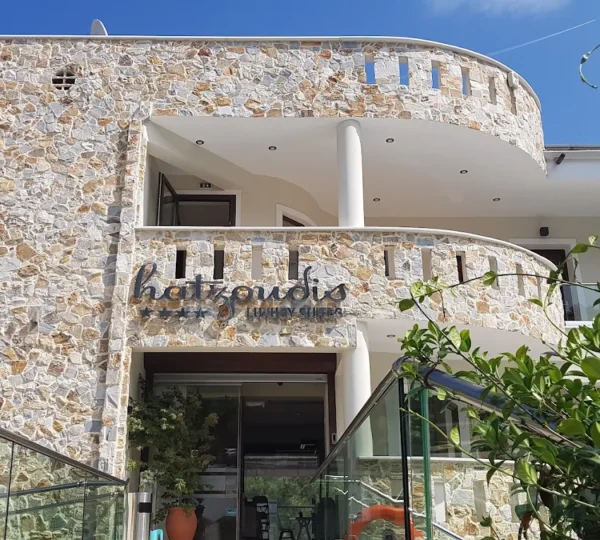 HATZOUDIS LUXURY SUITES – ΛΑΣΚΑΡΙΝΑ ΧΑΤΖΟΥΔΗ ΜΟΝ ΕΠΕ – ΞΕΝΟΔΟΧΕΙΟ – ΧΡΥΣΗ ΑΜΜΟΥΔΙΑ ΘΑΣΟΣ ΚΑΒΑΛΑΣ